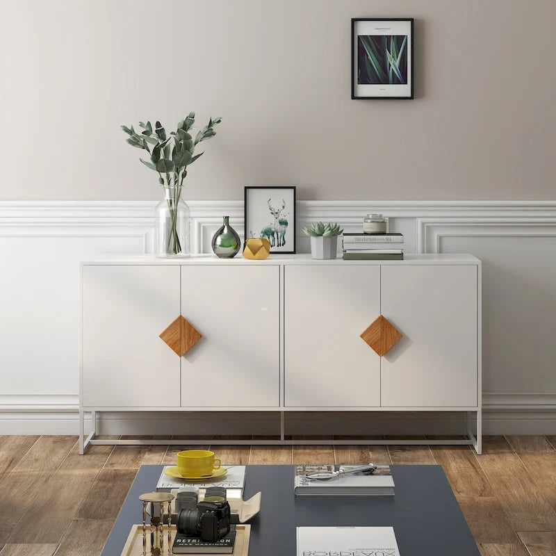 Buffet en bois massif avec portes et poignées carrées design