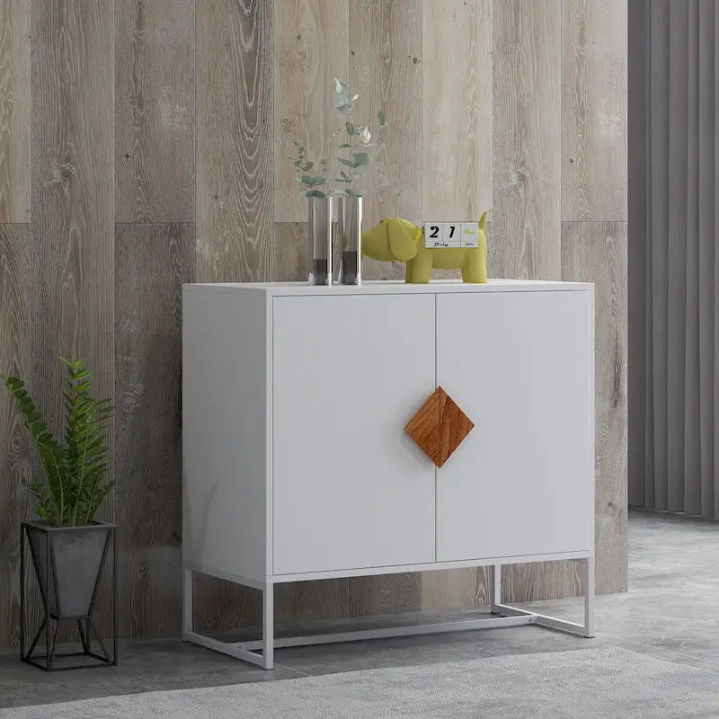 Sideboard aus Massivholz mit quadratischem Griffdesign und Türen