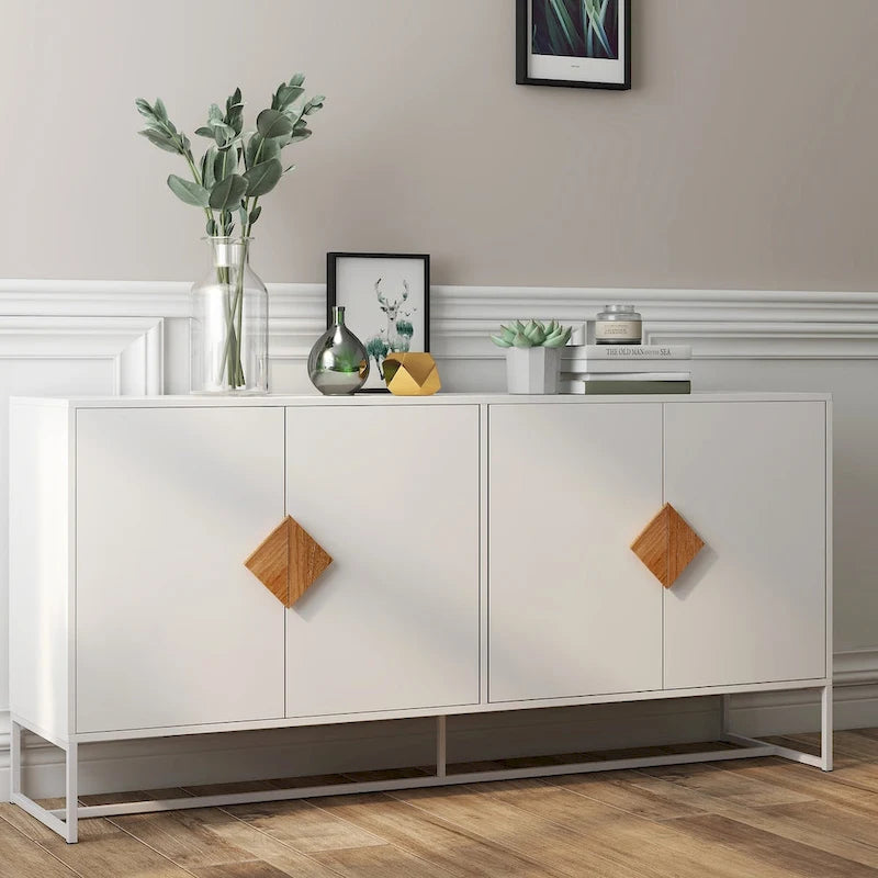 Sideboard aus Massivholz mit quadratischem Griffdesign und Türen