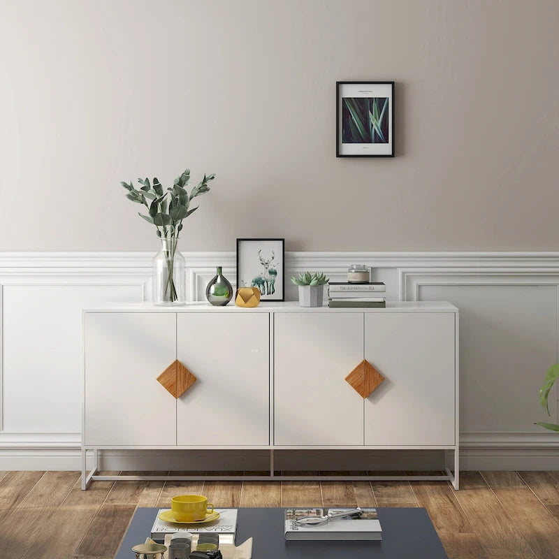 Buffet en bois massif avec portes et poignées carrées design