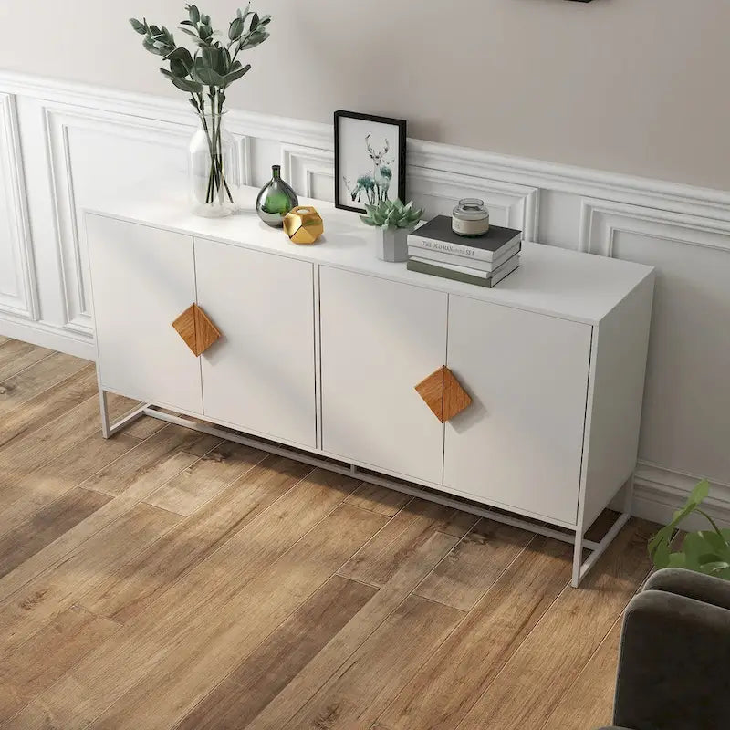 Buffet en bois massif avec portes et poignées carrées design