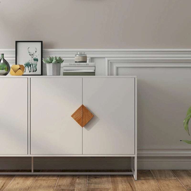 Buffet en bois massif avec portes et poignées carrées design
