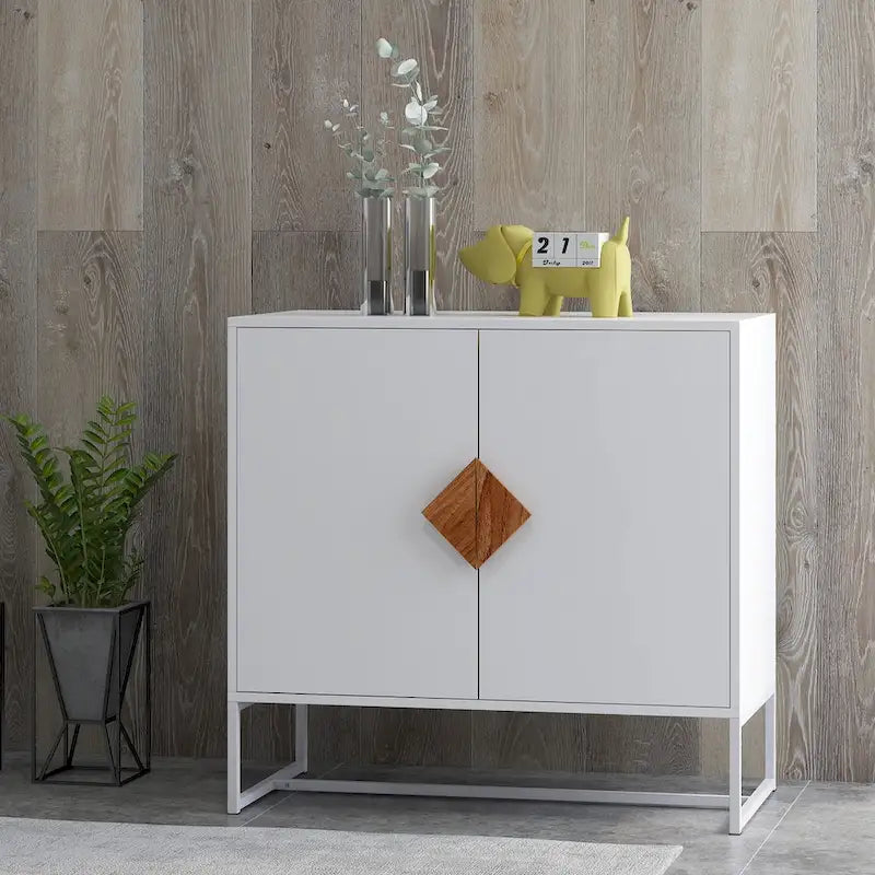 Buffet en bois massif avec portes et poignées carrées design