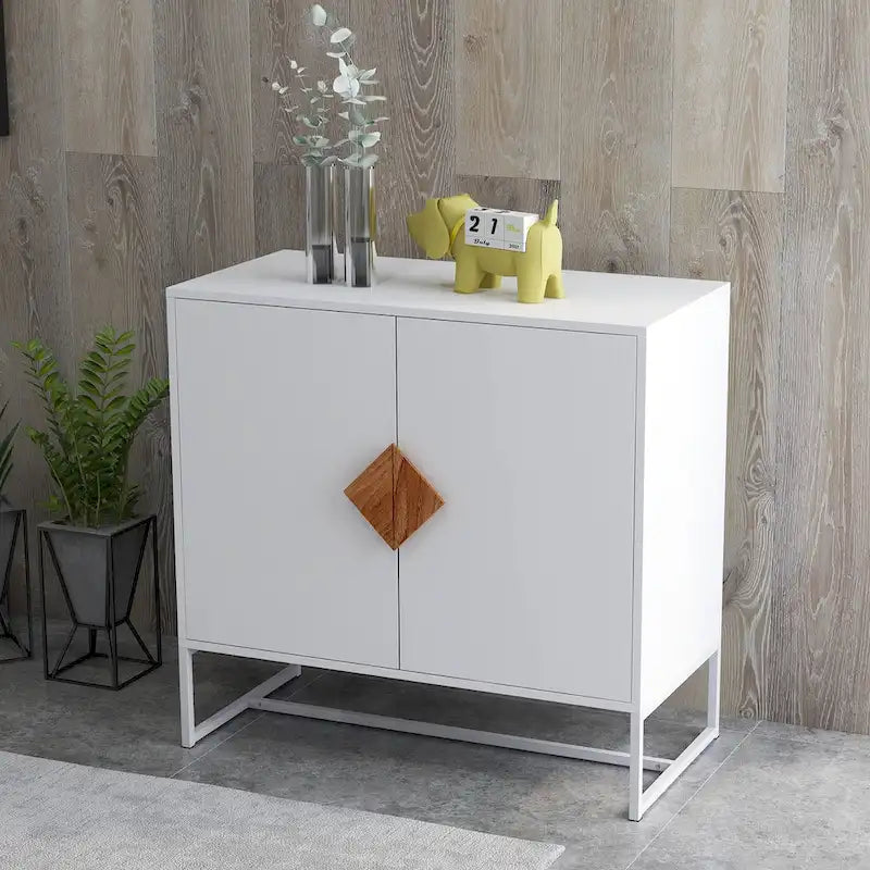 Buffet en bois massif avec portes et poignées carrées design