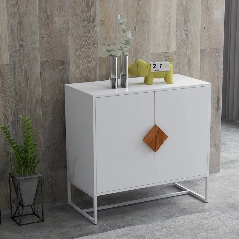 Buffet en bois massif avec portes et poignées carrées design