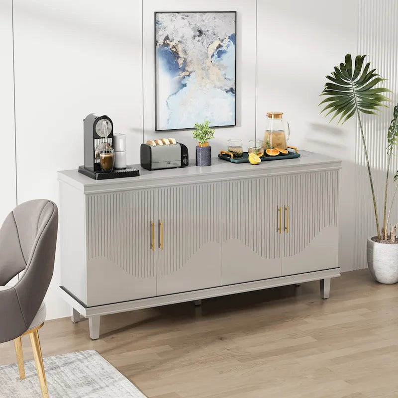 Großer Schrank mit 4 Türen