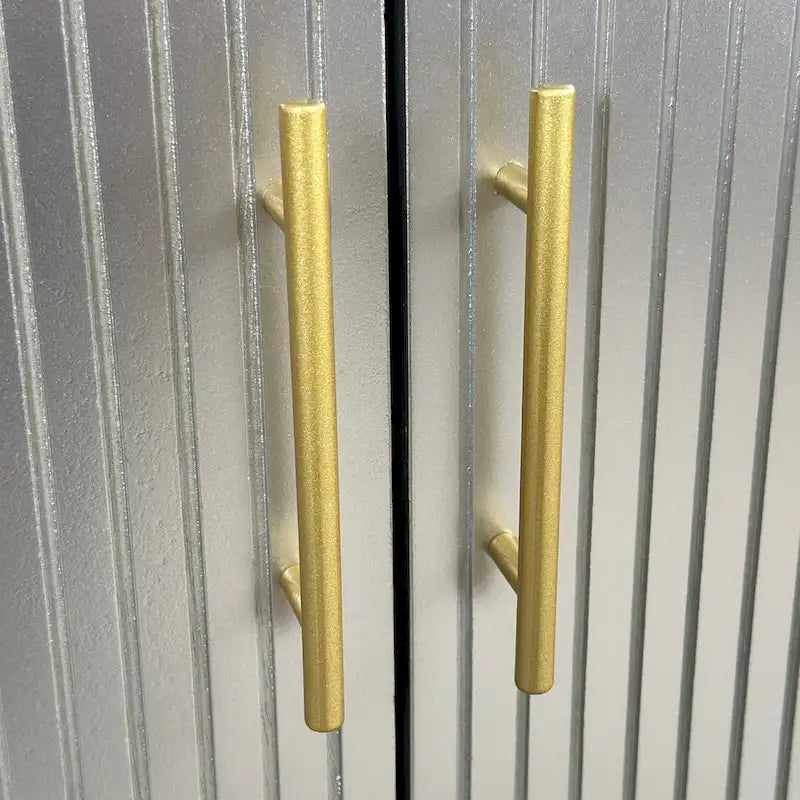 Großer Schrank mit 4 Türen